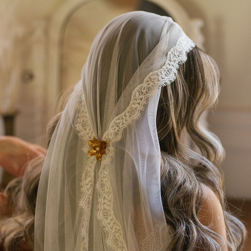 Juliet Cap Voile Pearls Vintage 80s-90s Bridal Cap Veil  display picture 3