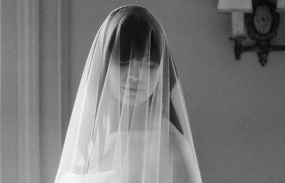 handcrafted simple wedding vesils and birdcage veils for brides accessories