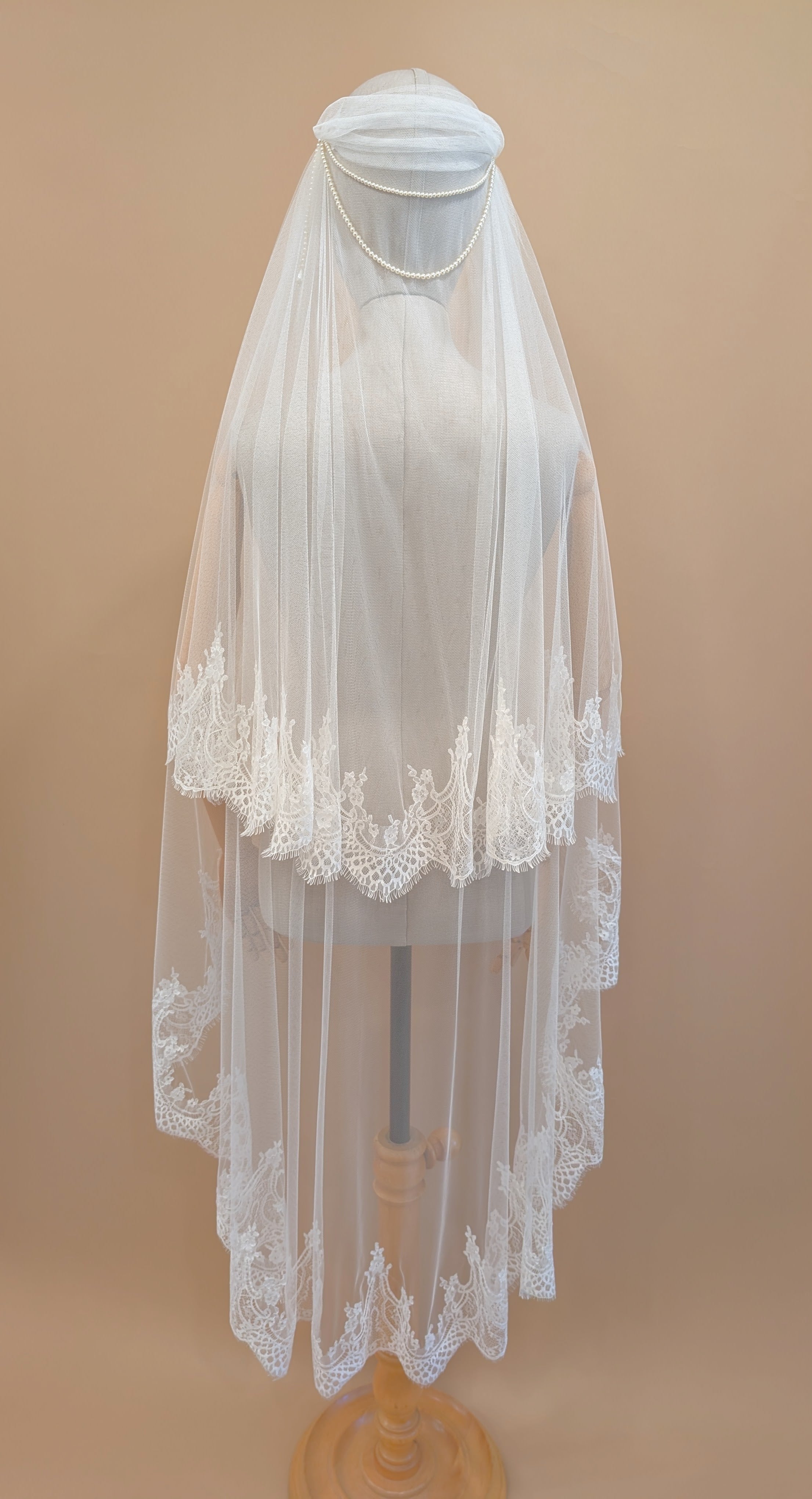 AVRIL Draped Pearl Lace Juliette Veil