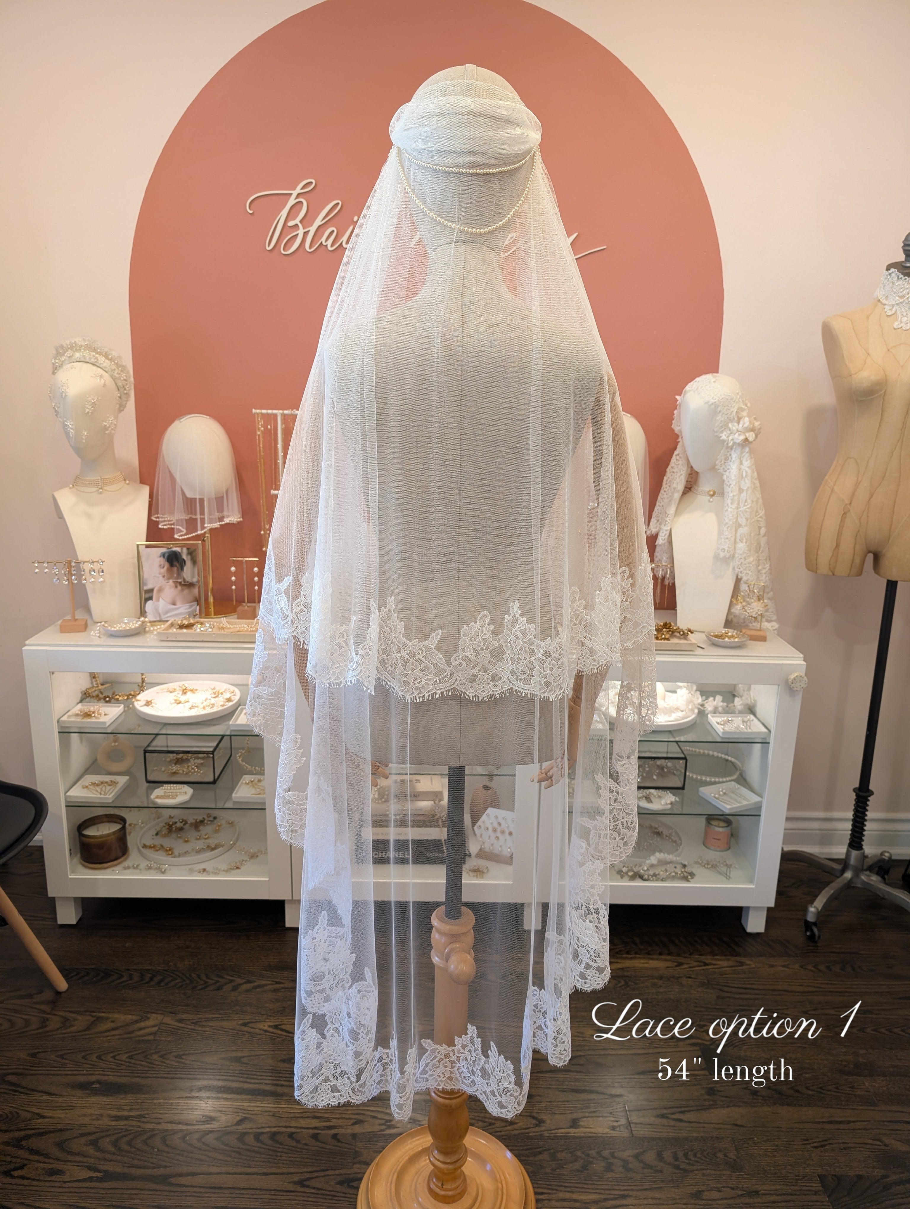 AVRIL Draped Pearl Lace Juliette Veil