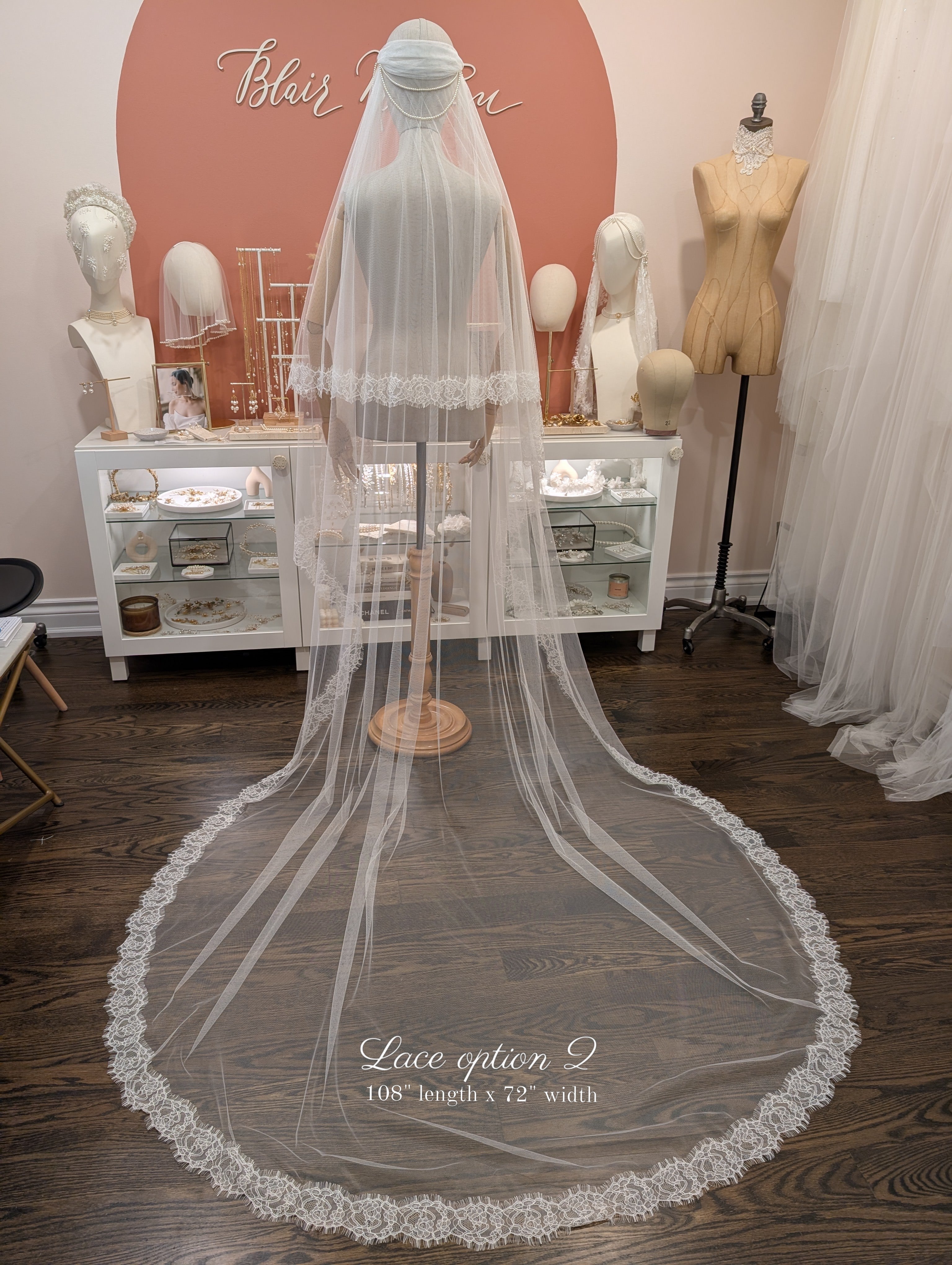 AVRIL Draped Pearl Lace Juliette Veil