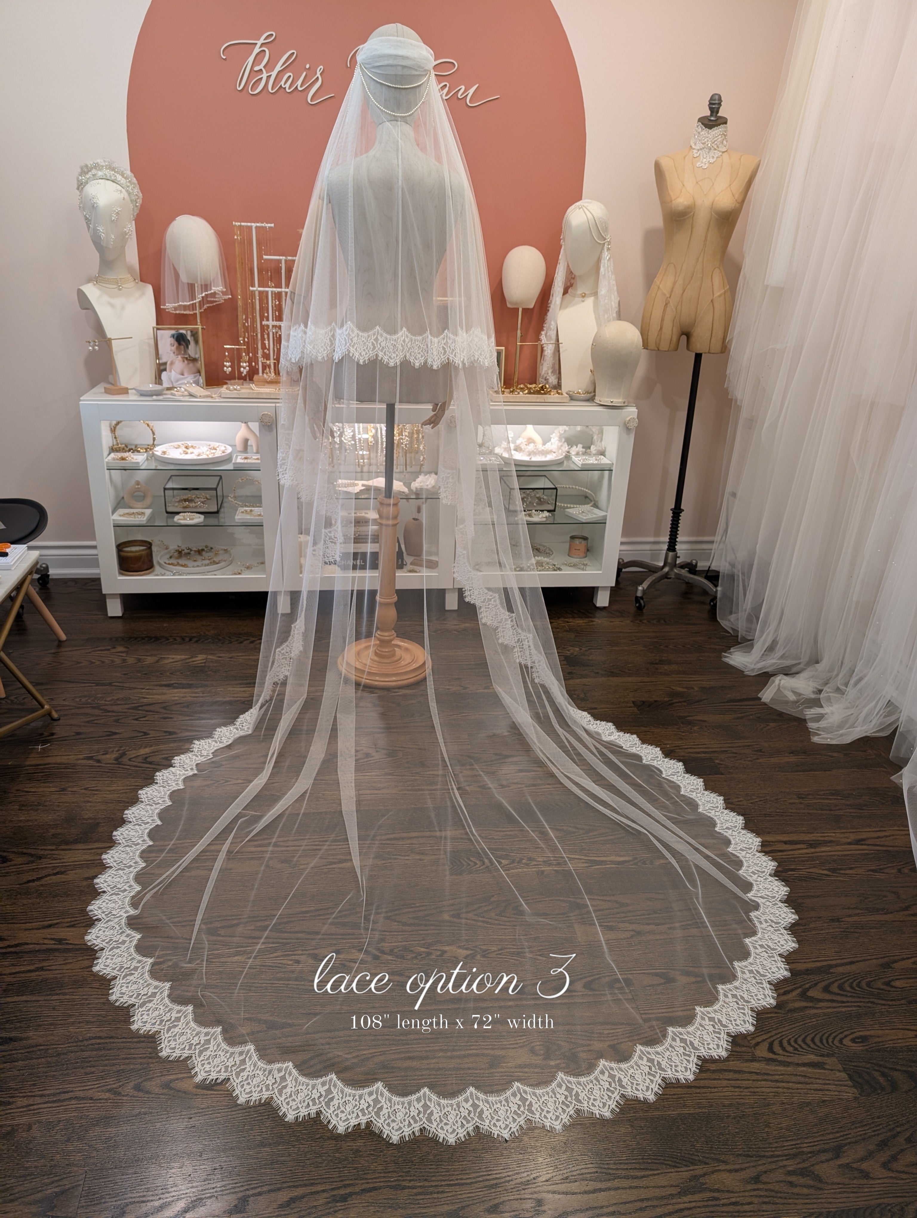 AVRIL Draped Pearl Lace Juliette Veil