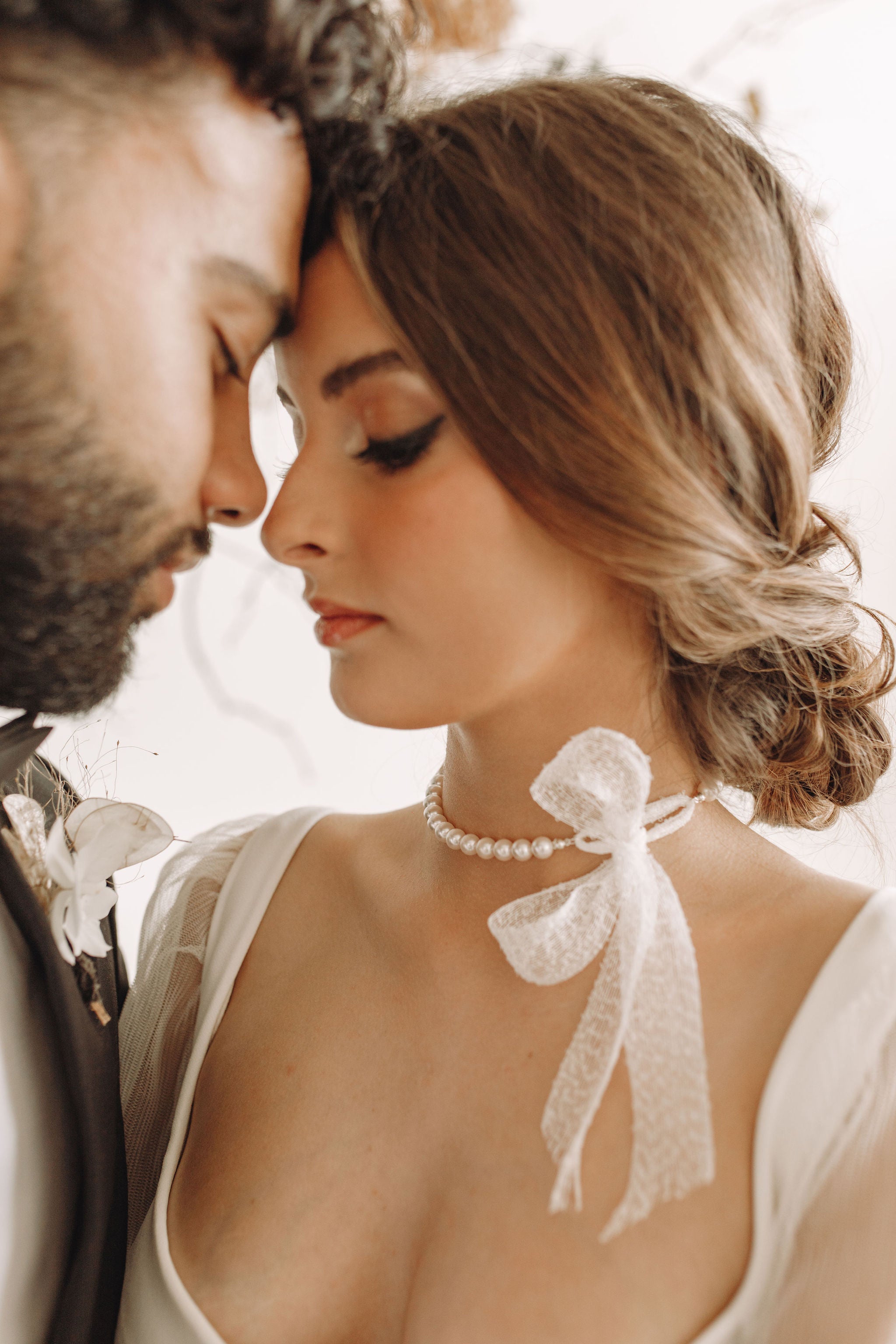 beautiful large white pearl bridal choker necklace with ribbon tie for weddings

