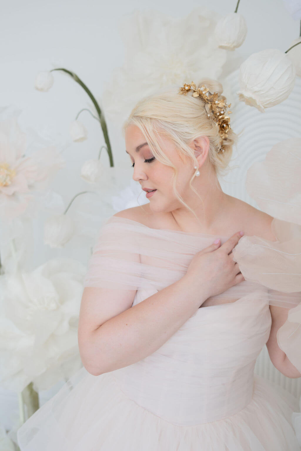 simple modern pearl drop wedding earrings for canadian brides