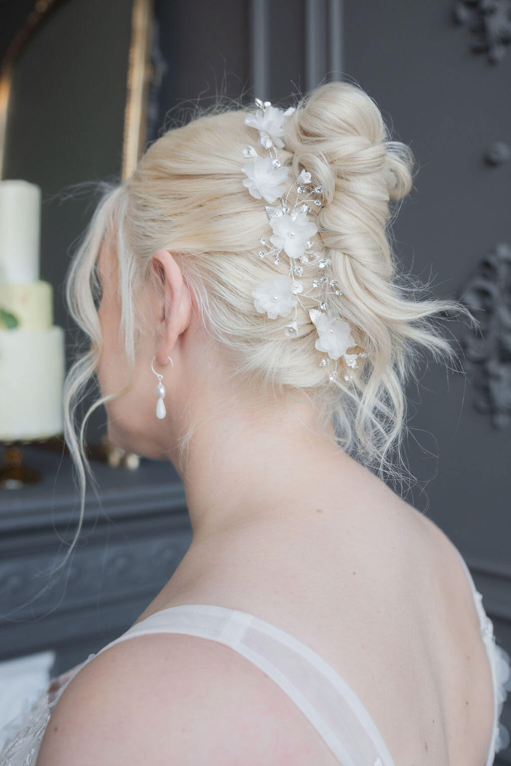 minimalist bridal jewelry for classic brides