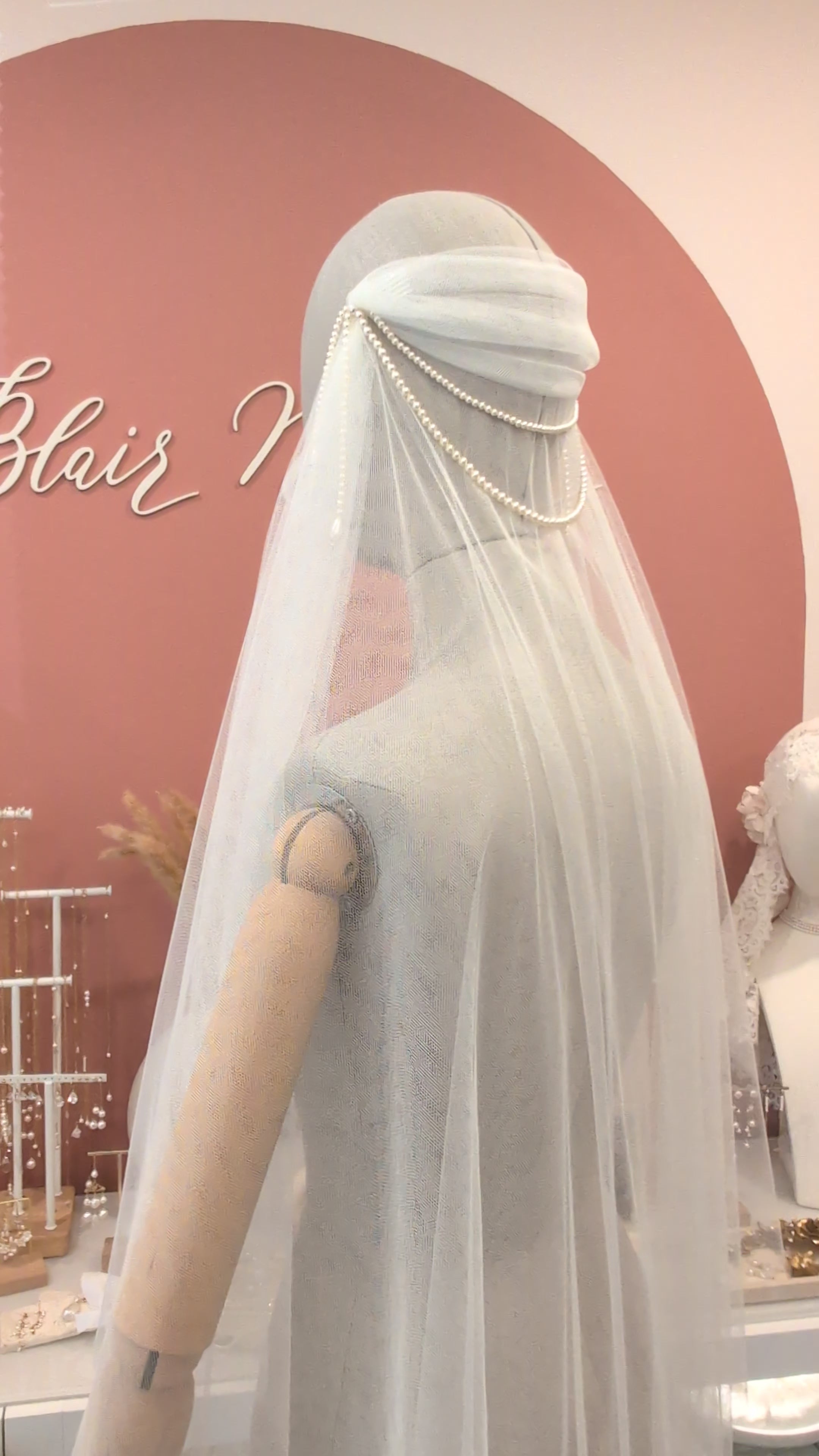 AVRIL Draped Pearl Lace Juliette Veil