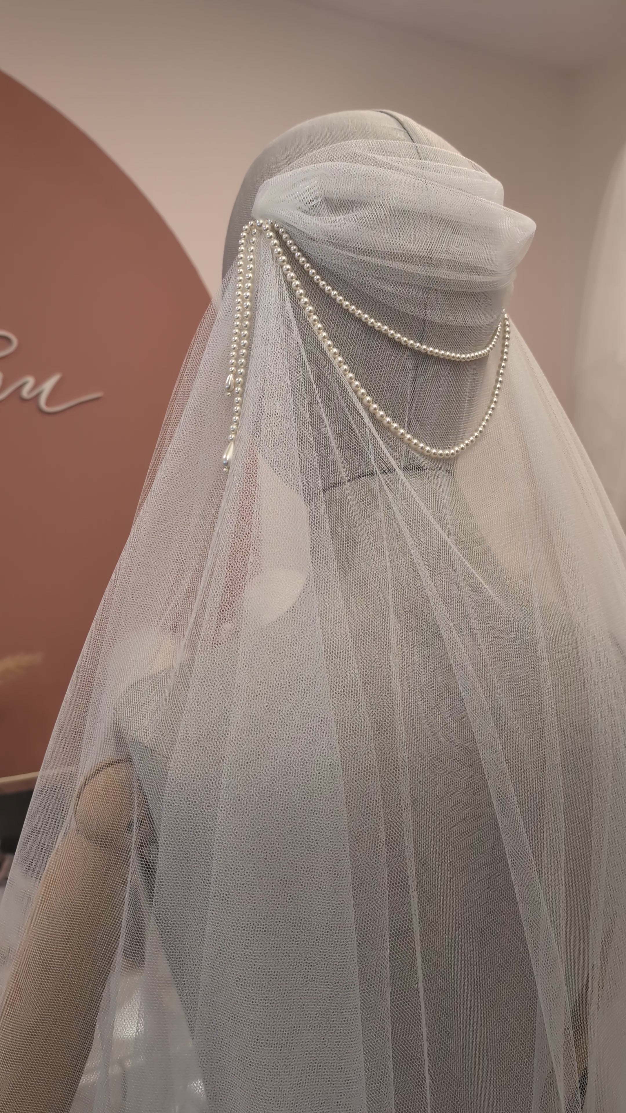 AVRIL Draped Pearl Lace Juliette Veil