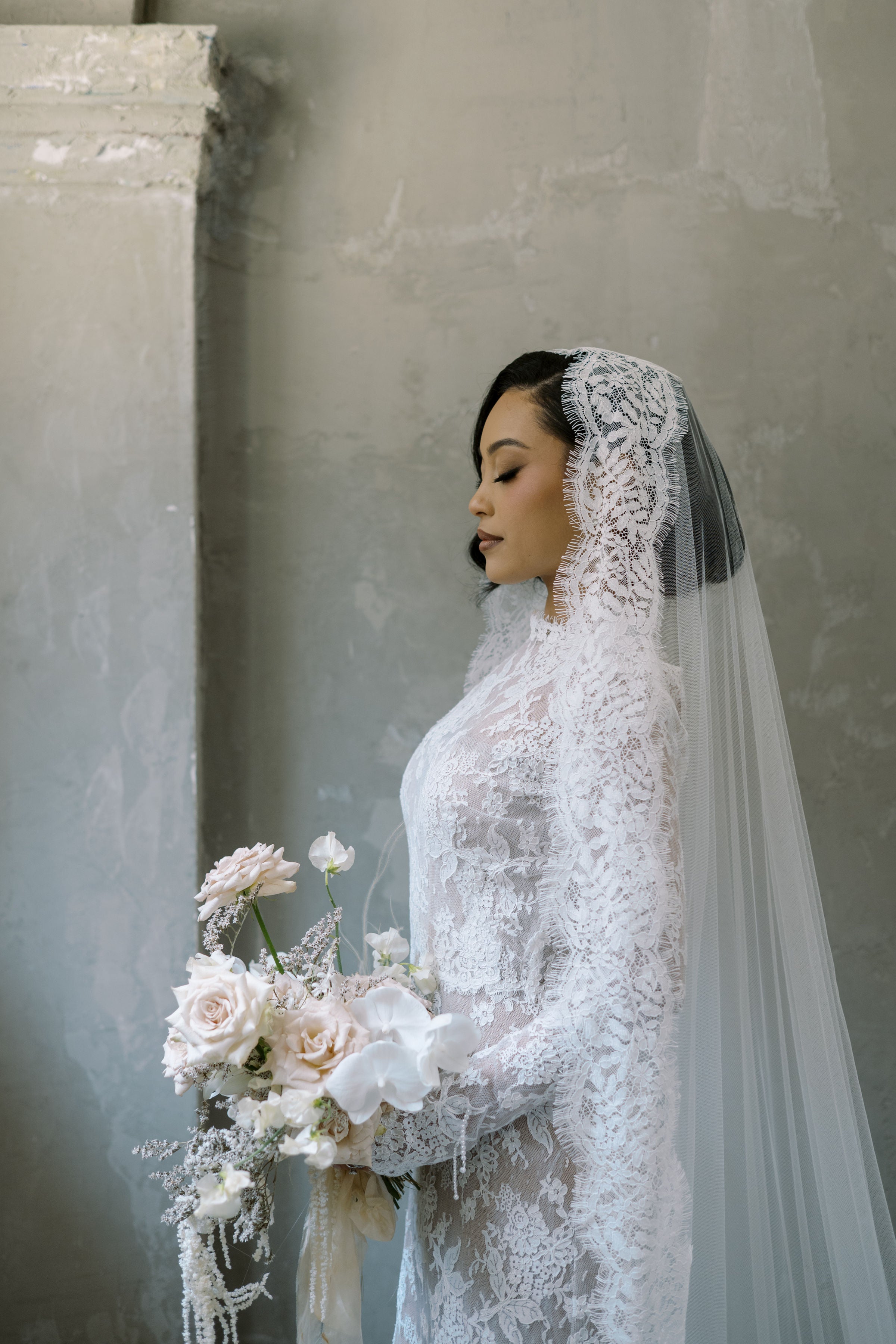CASSIE Lace Trim Mantilla Veil