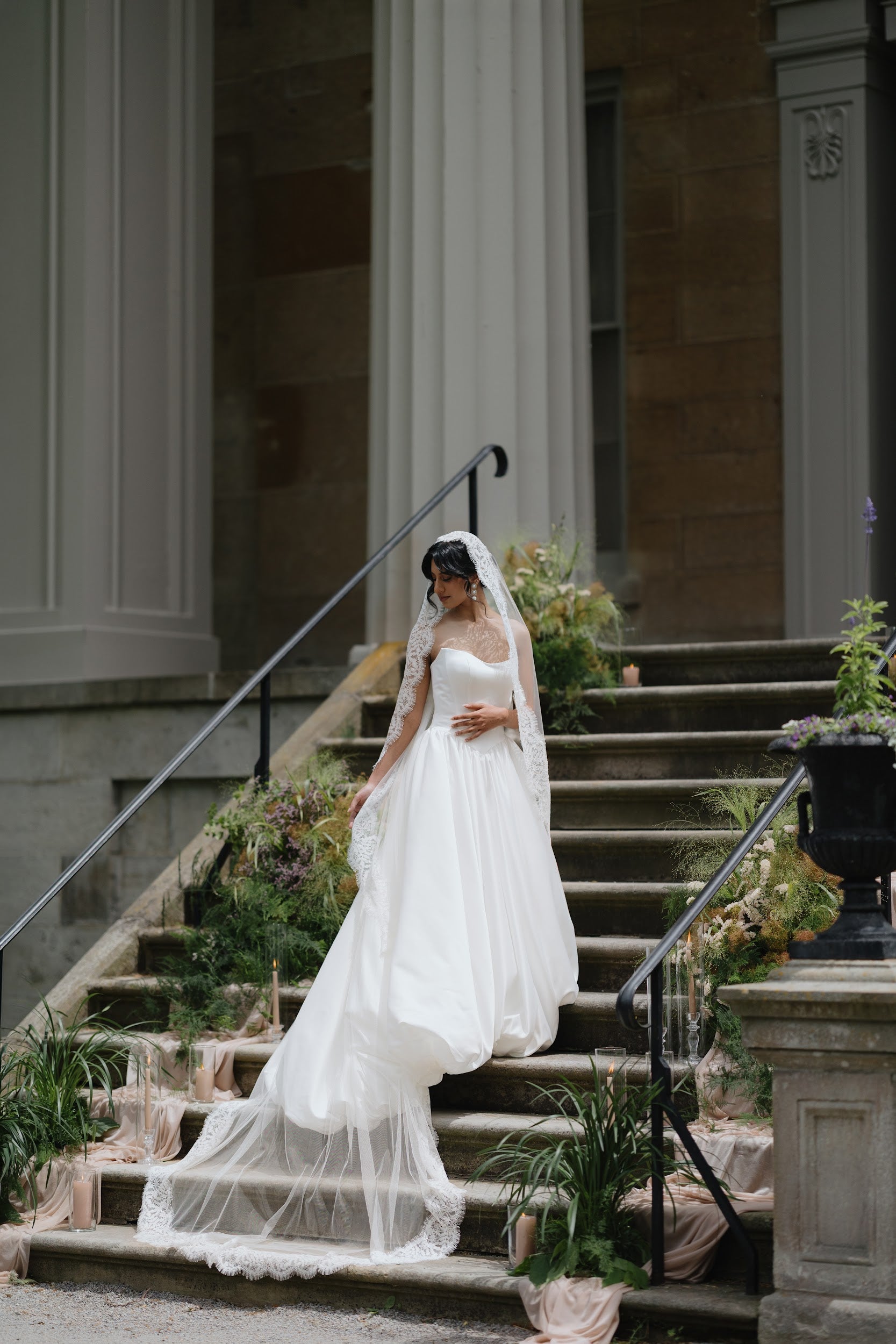 CASSIE Lace Trim Mantilla Veil