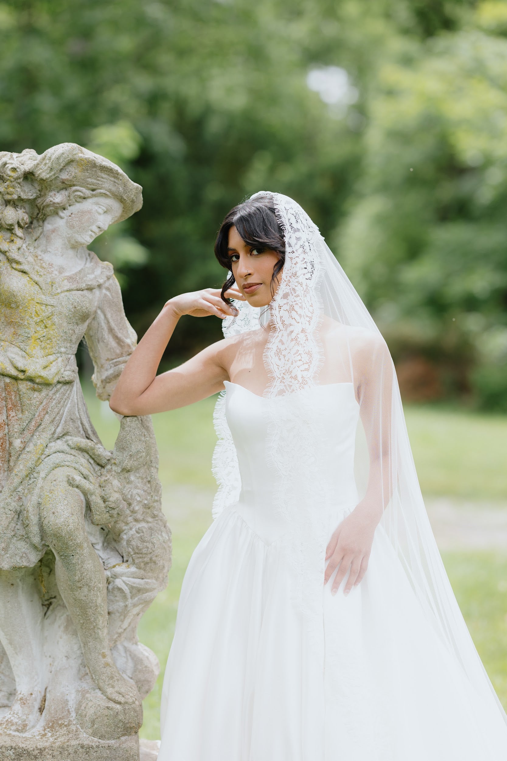 CASSIE Lace Trim Mantilla Veil