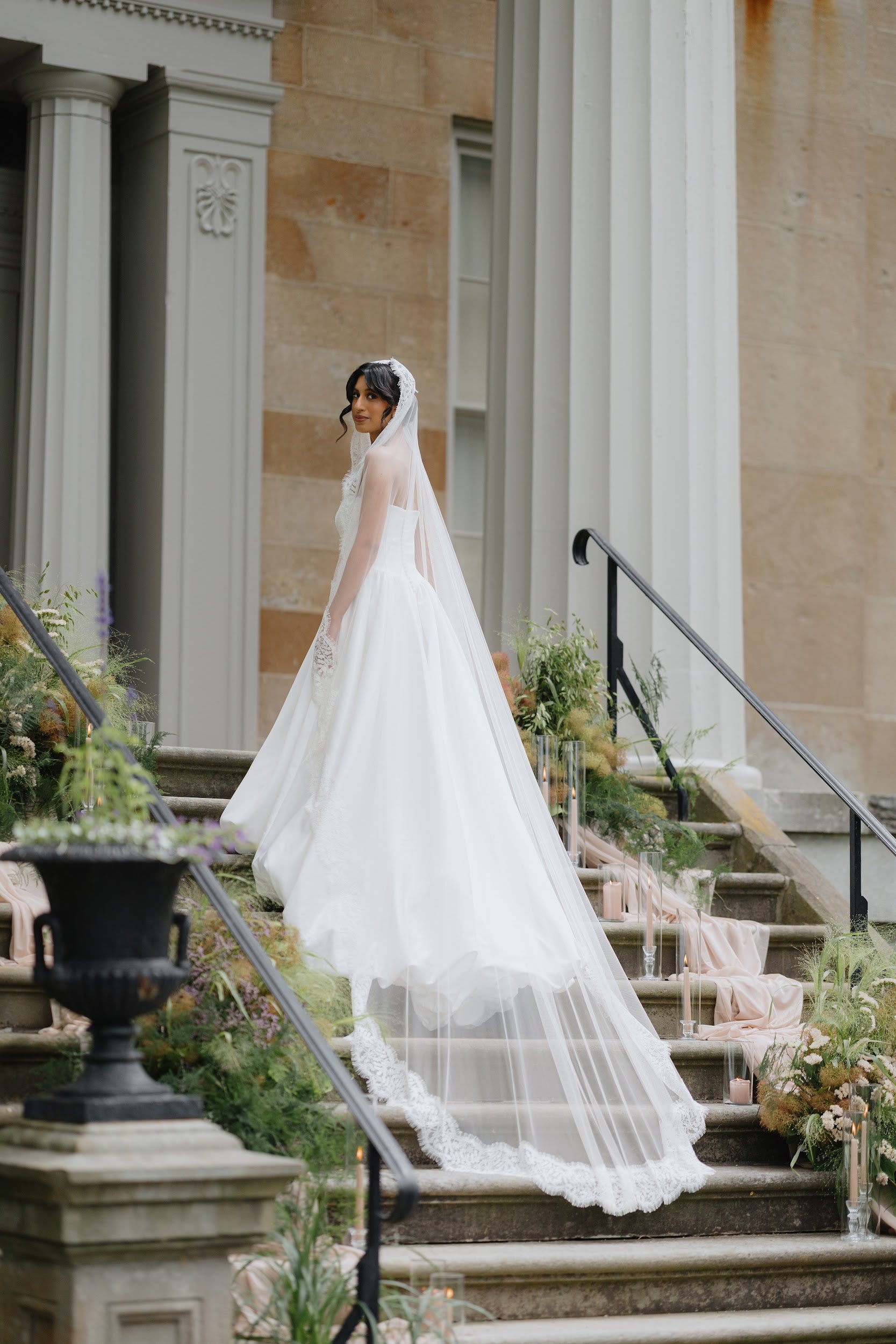 CASSIE Lace Trim Mantilla Veil