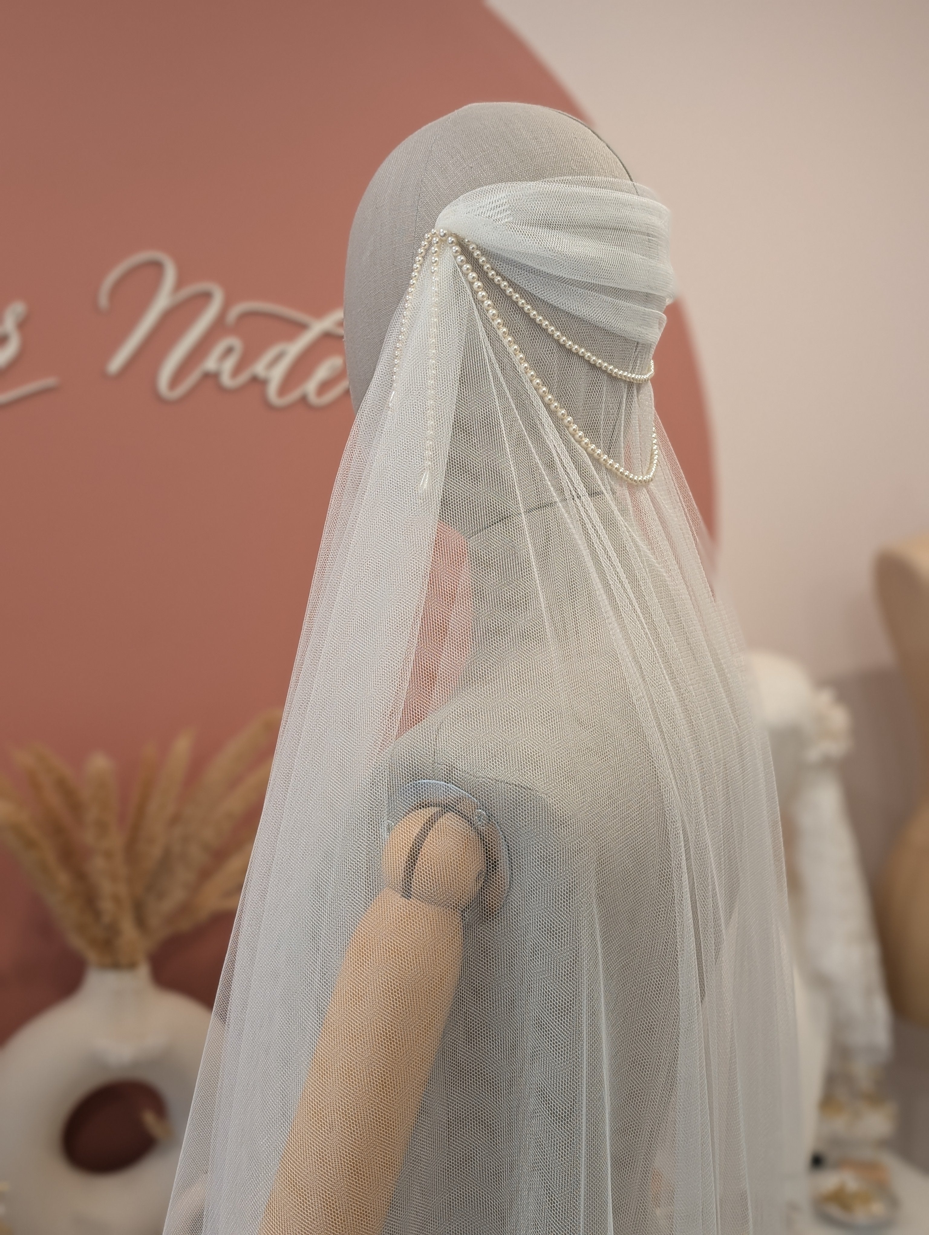 AVRIL Draped Pearl Lace Juliette Veil