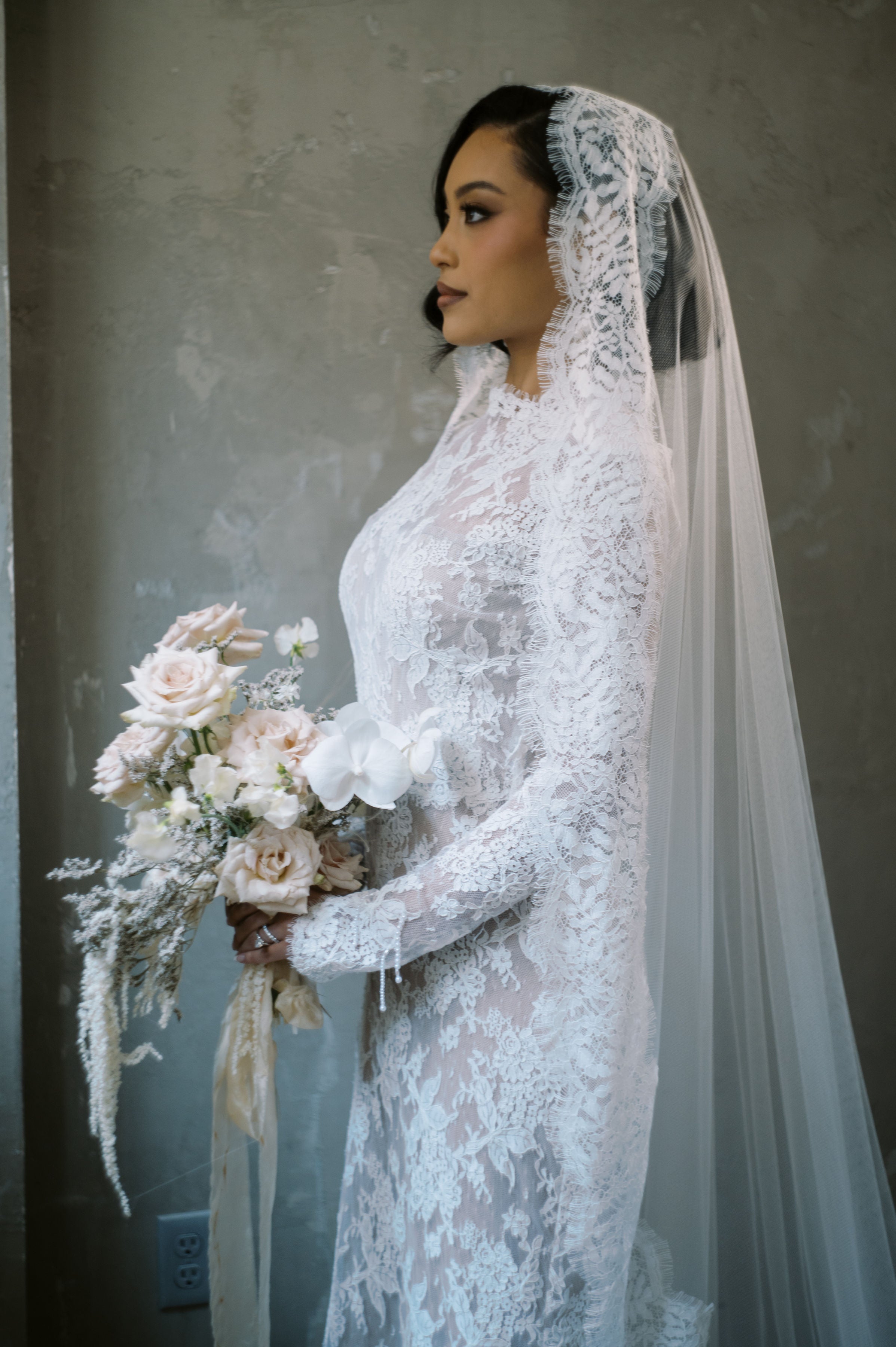 CASSIE Lace Trim Mantilla Veil