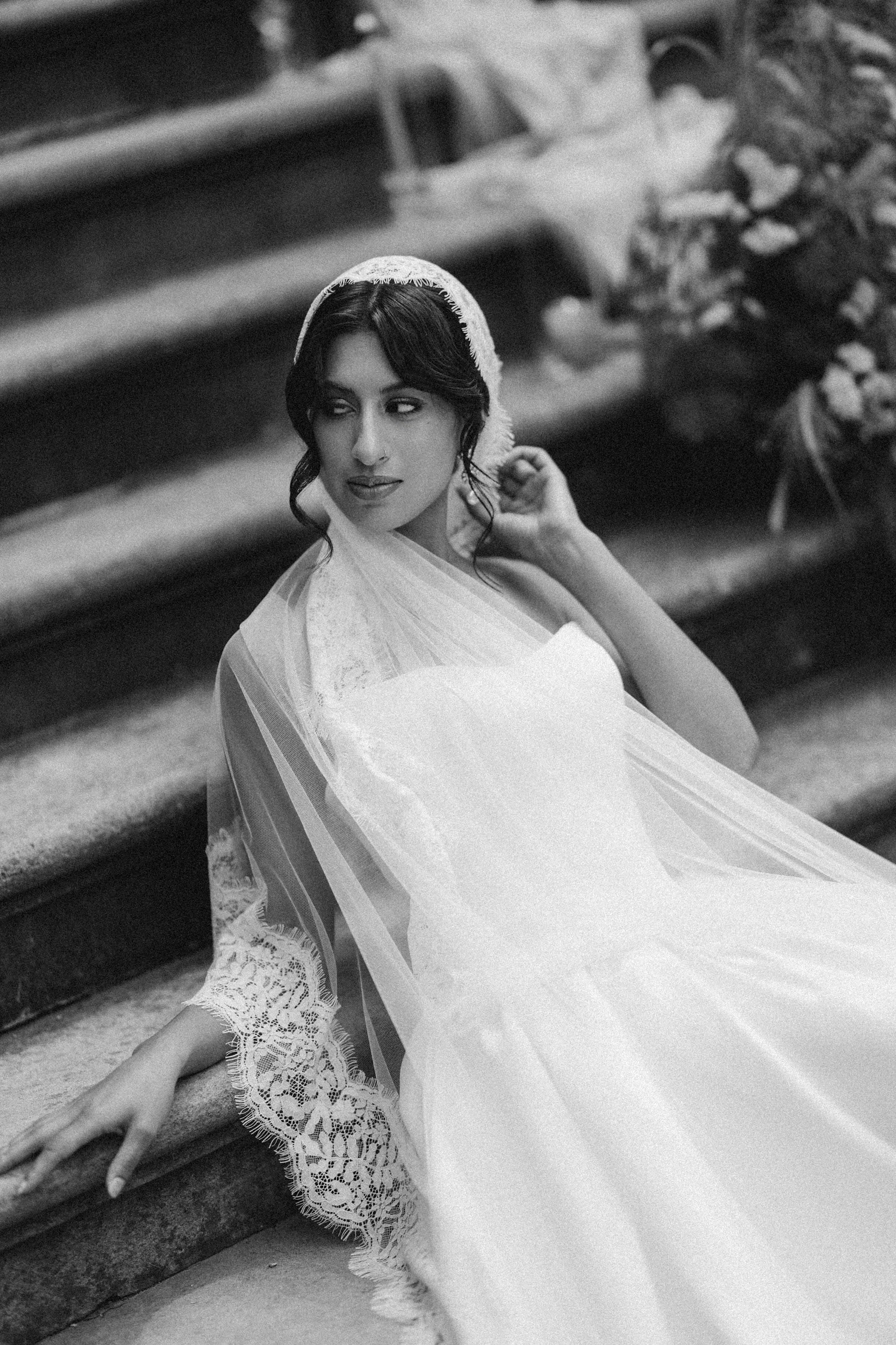 CASSIE Lace Trim Mantilla Veil