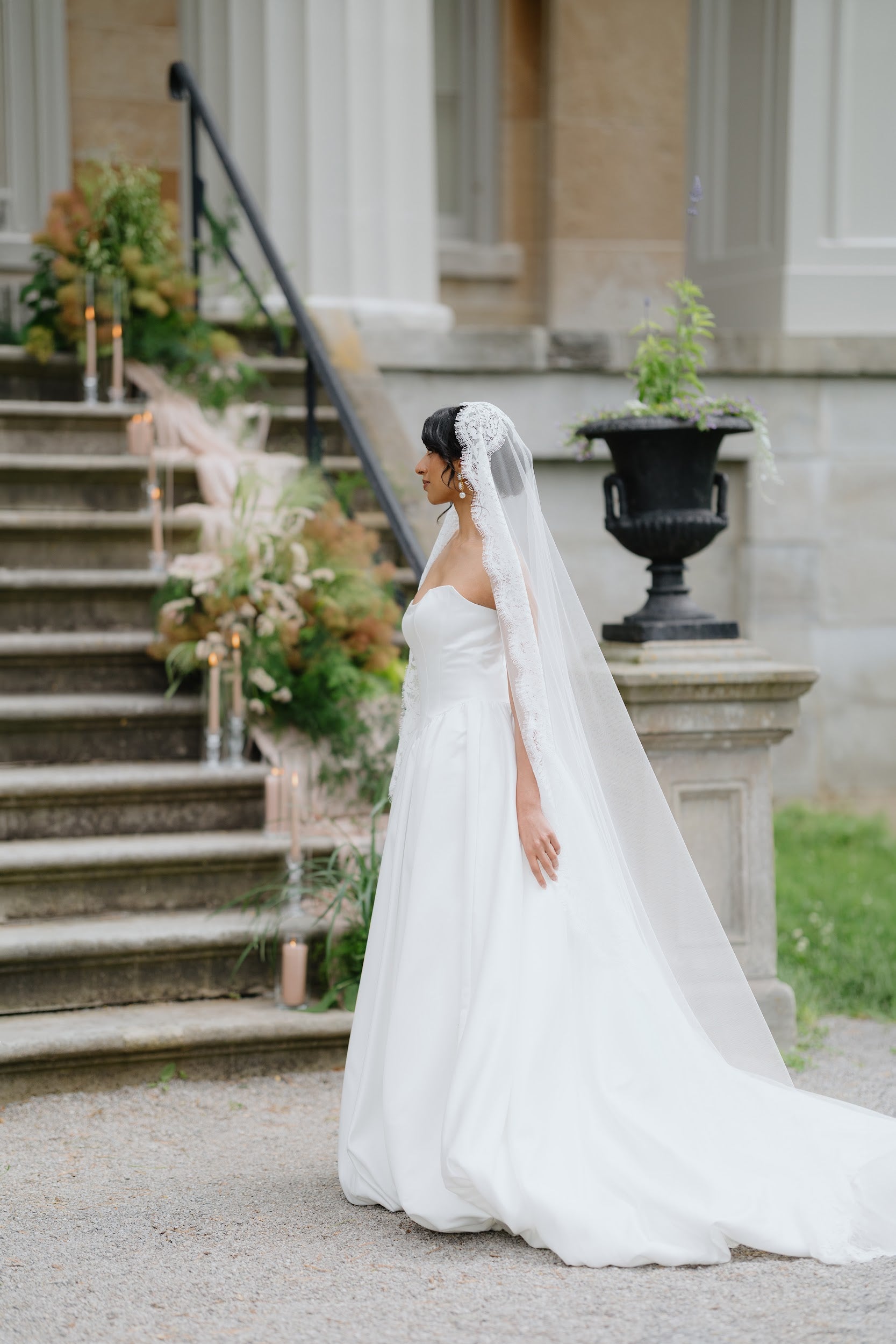 CASSIE Lace Trim Mantilla Veil