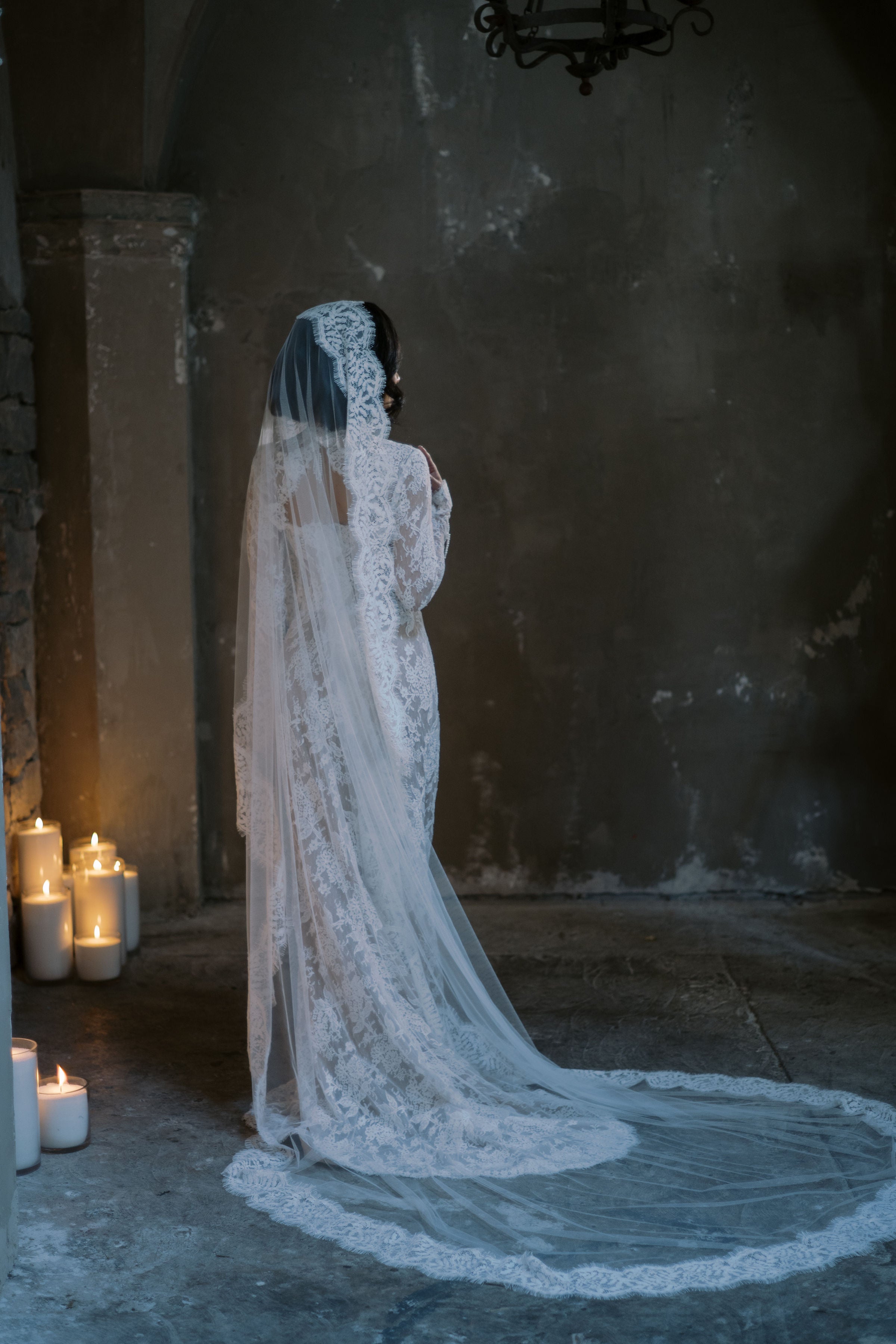 CASSIE Lace Trim Mantilla Veil