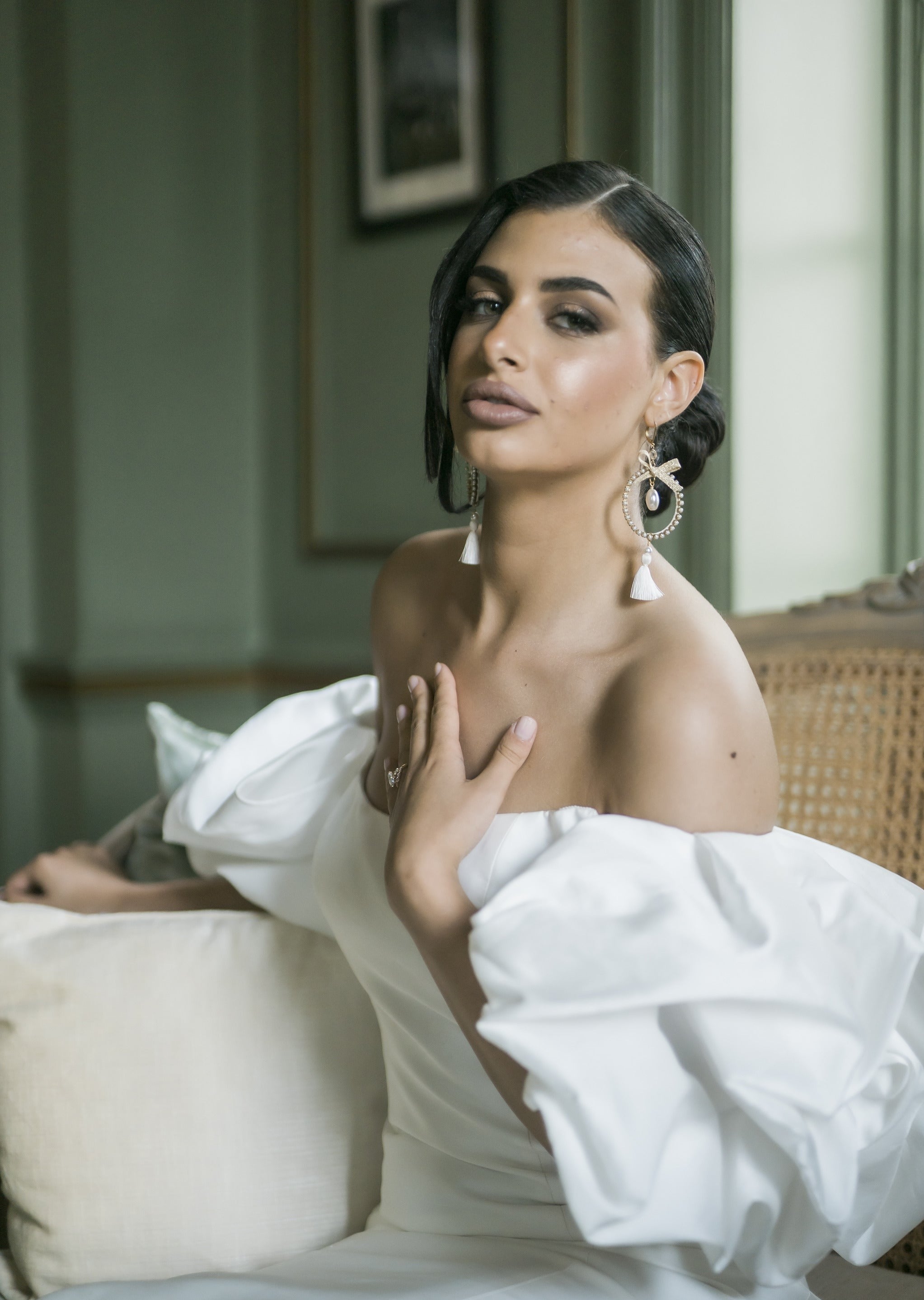 large gold statement earrings with bows and pearls for glam brides