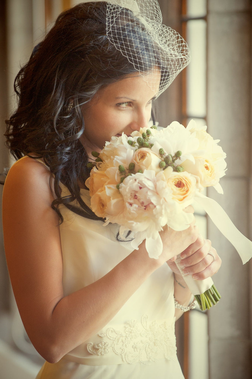 mini birdcage veil with comb for vintage brides