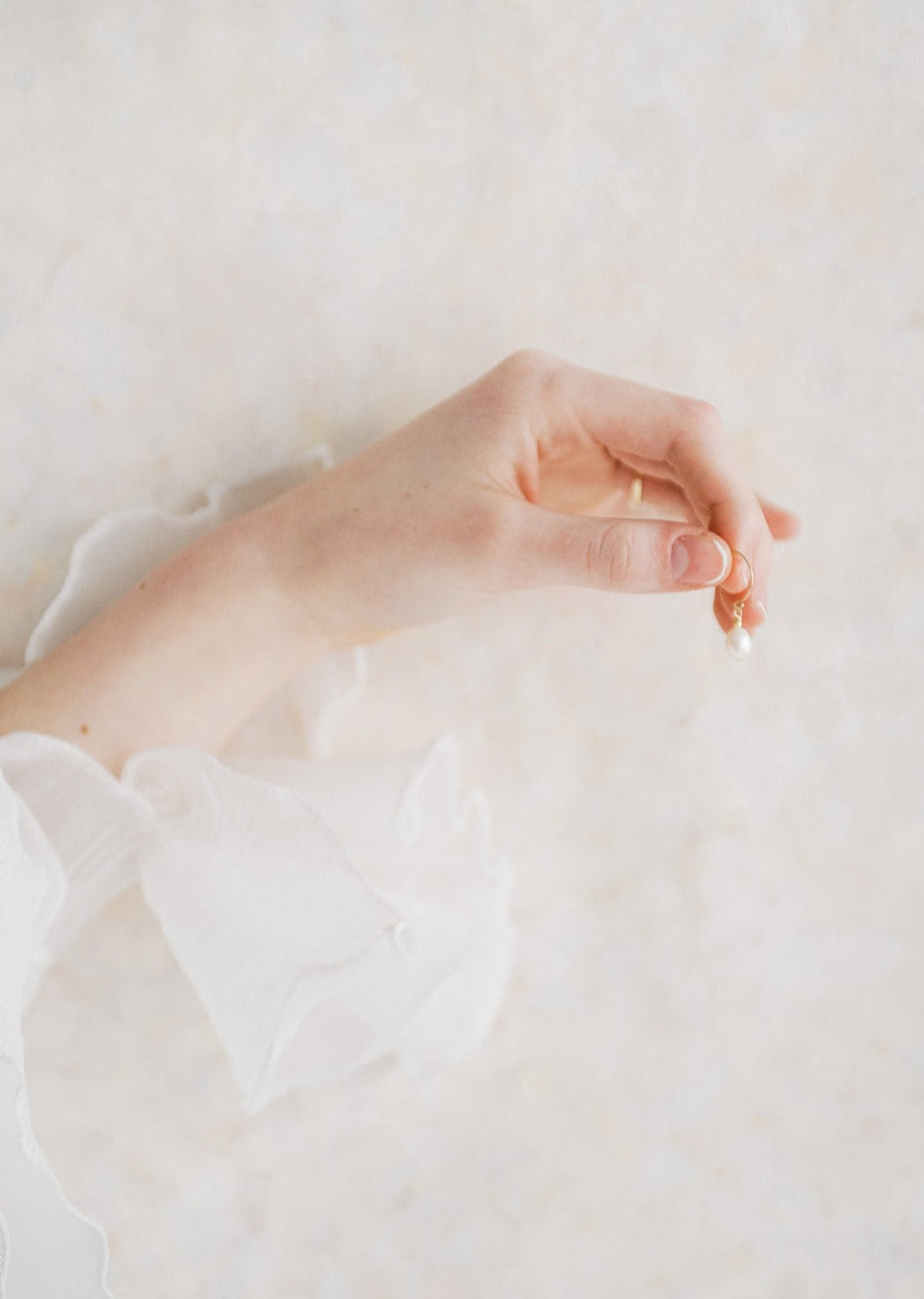 LOREN Simple Pearl Drop Earrings