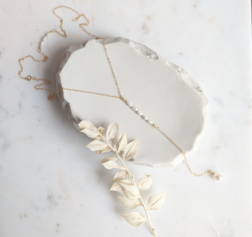 AMIE Vintage Pearl Back Necklace
