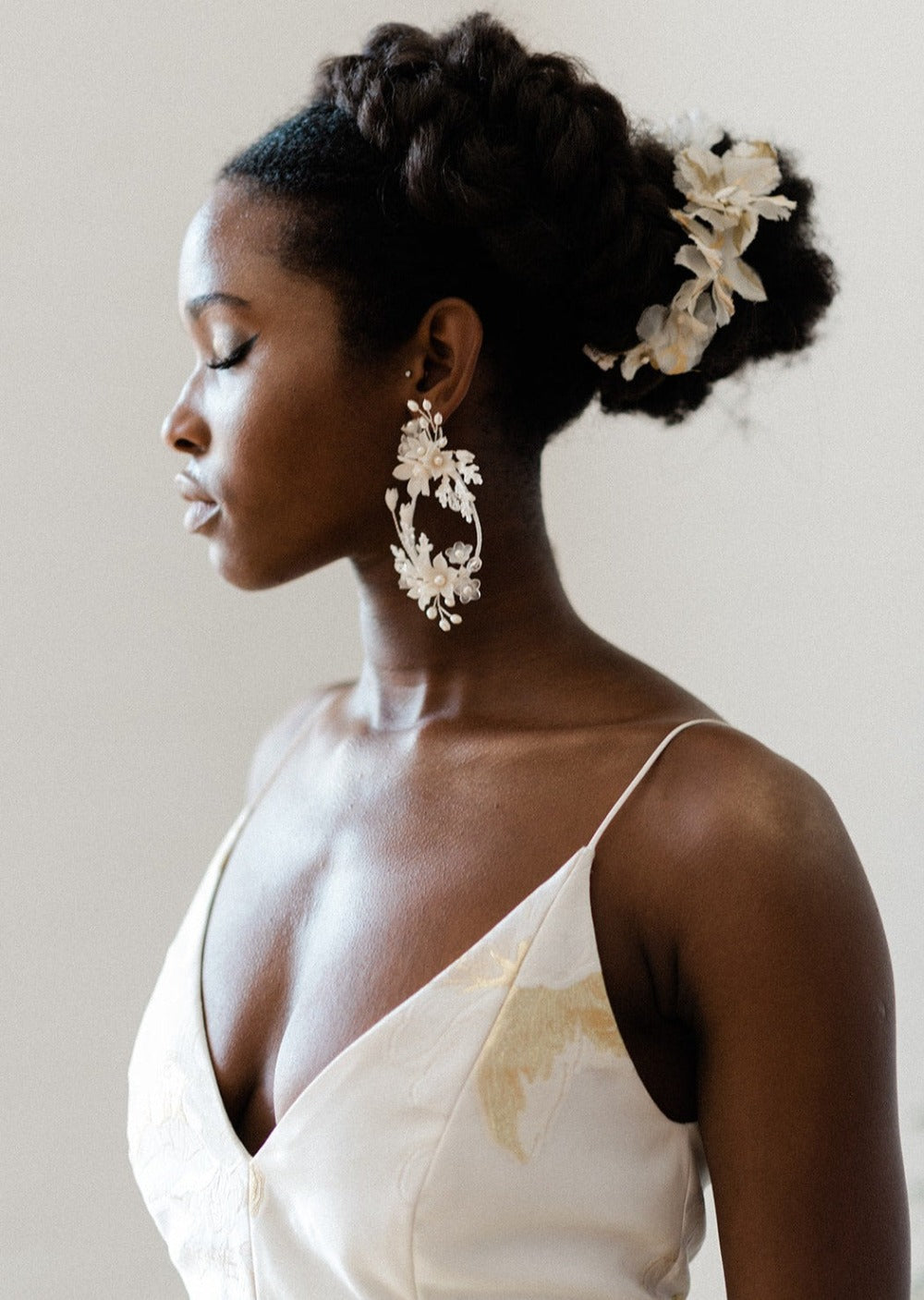 Oversized Ivory and White Flower Teardrop Bridal Earrings for minimalist wedding dresses