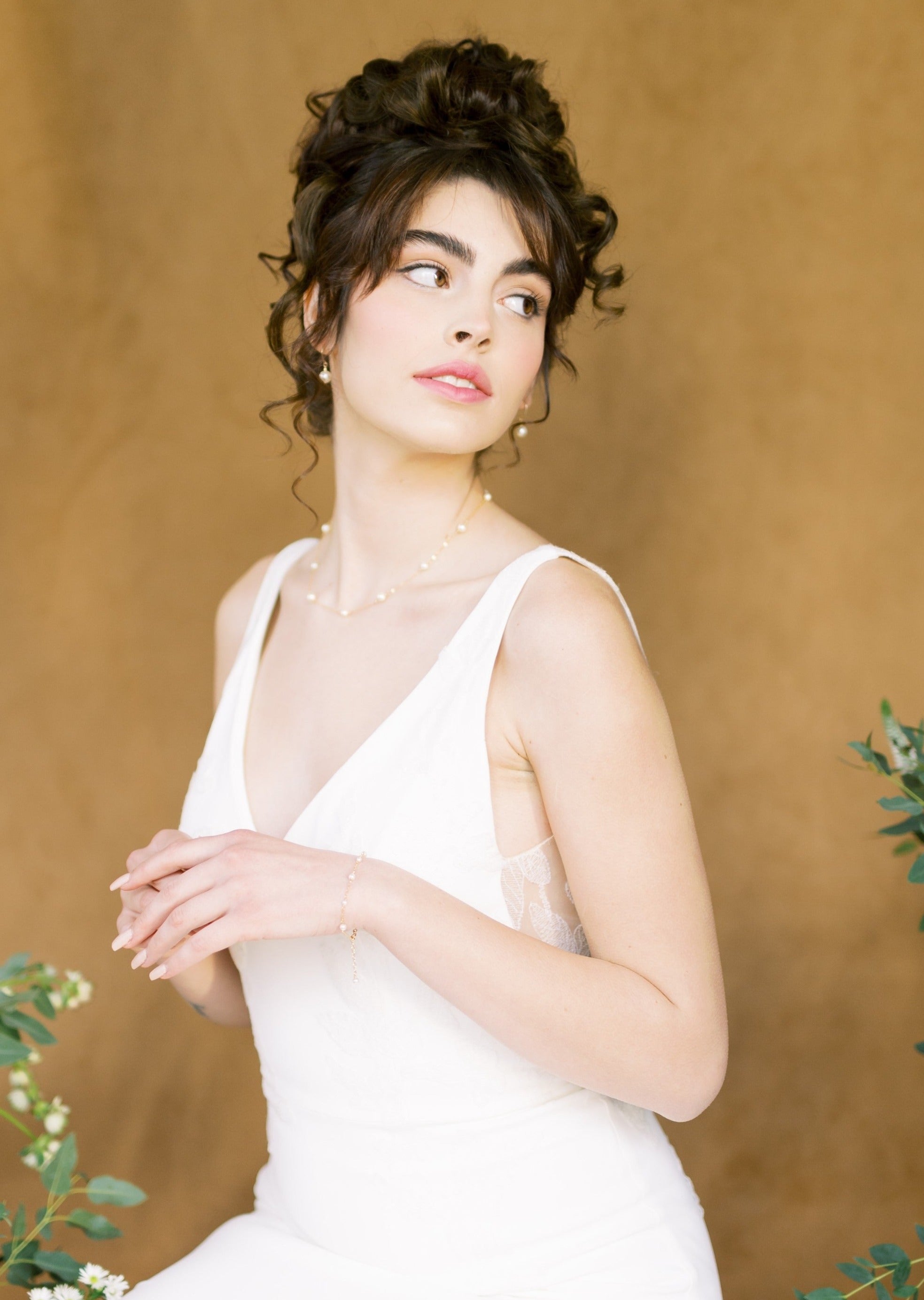 dainty bridal jewelry set with round glass pearls for modern weddings