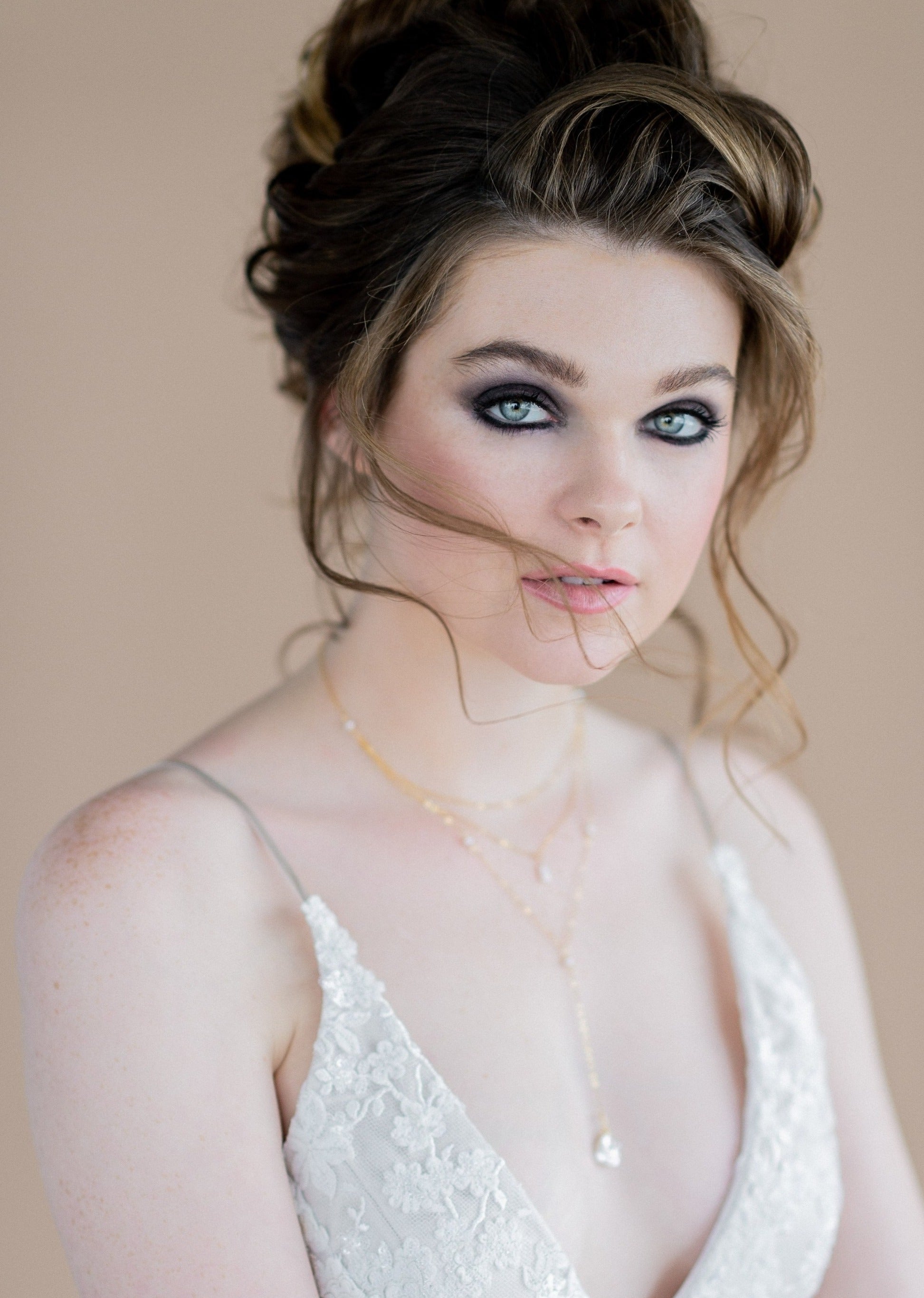 silver vintage pearl wedding necklace for canadian brides 