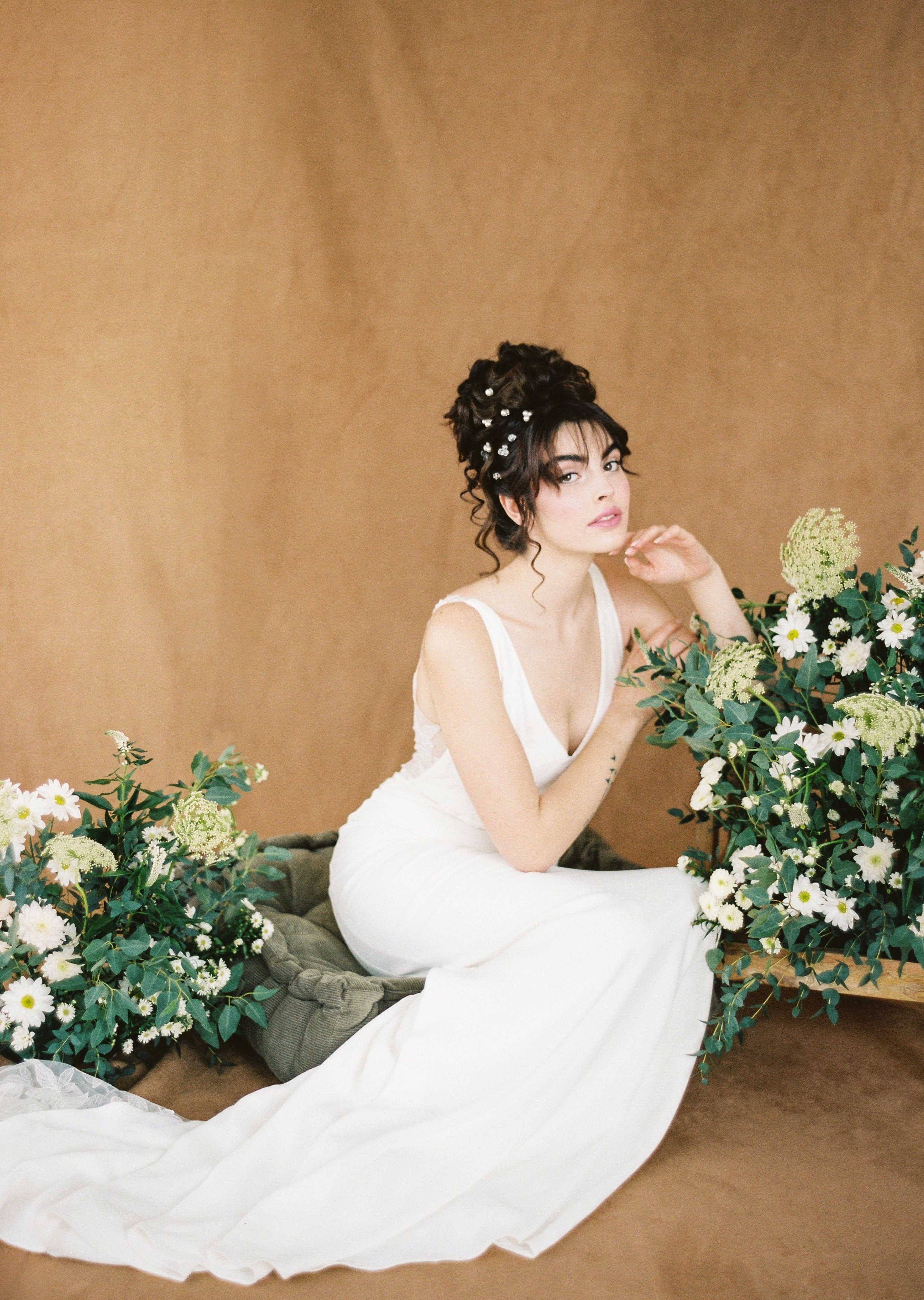 simple bridal hair clips for wedding updo