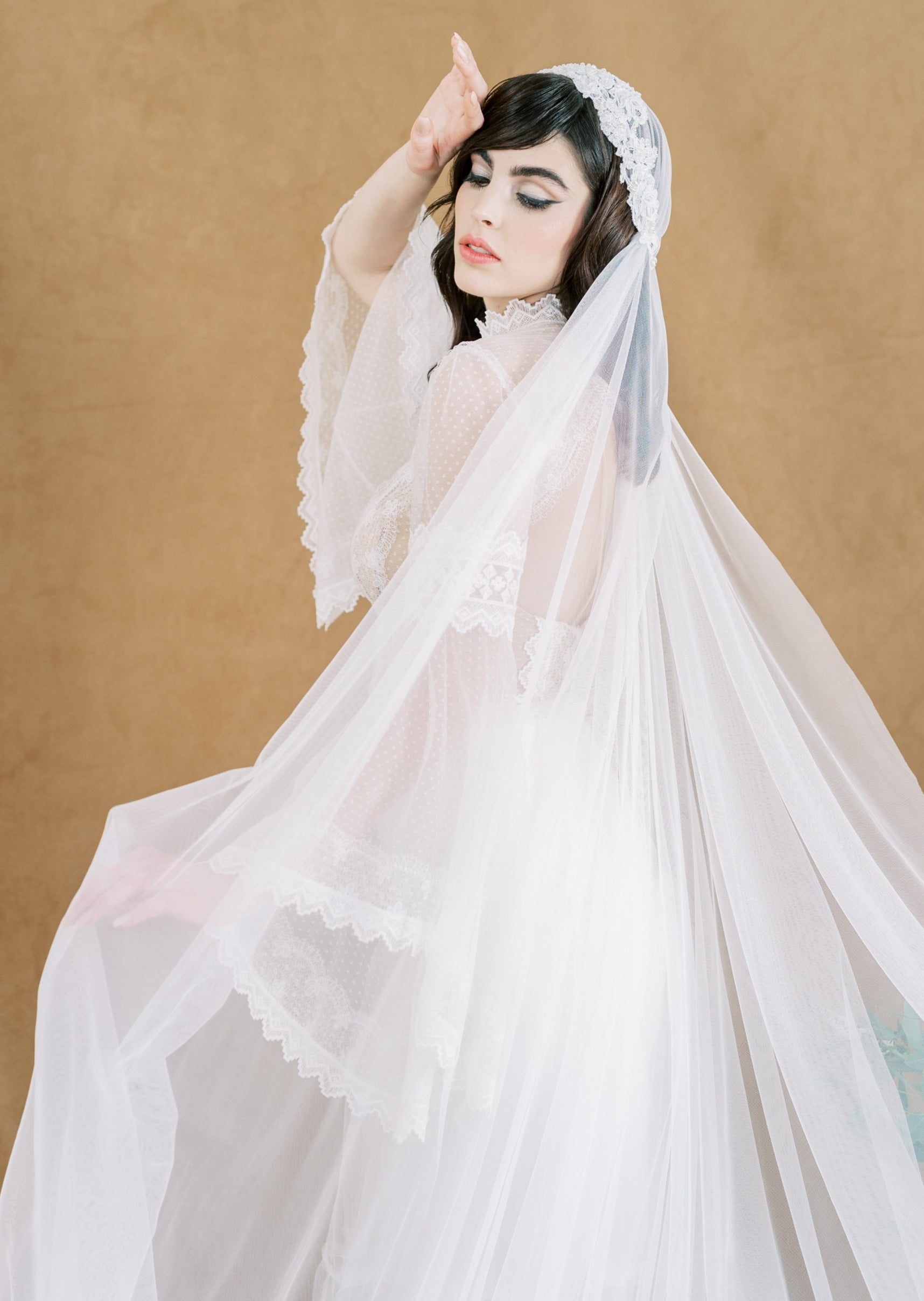 https://www.blairnadeau.com/cdn/shop/products/off-white-soft-bridal-veil-with-deadstock-vintage-lace-brampton.jpg?v=1679447168&width=2048