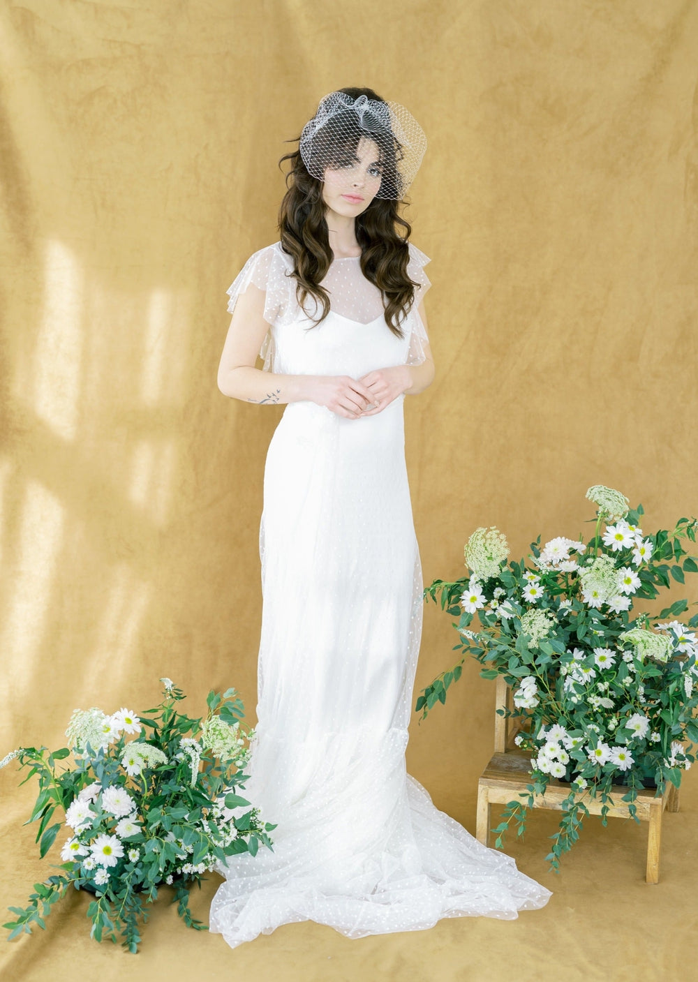 mini birdcage veil with pearl beaded combs for modern weddings