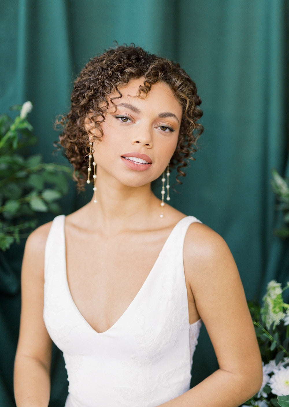 simple and modern pearl earrings for weddings