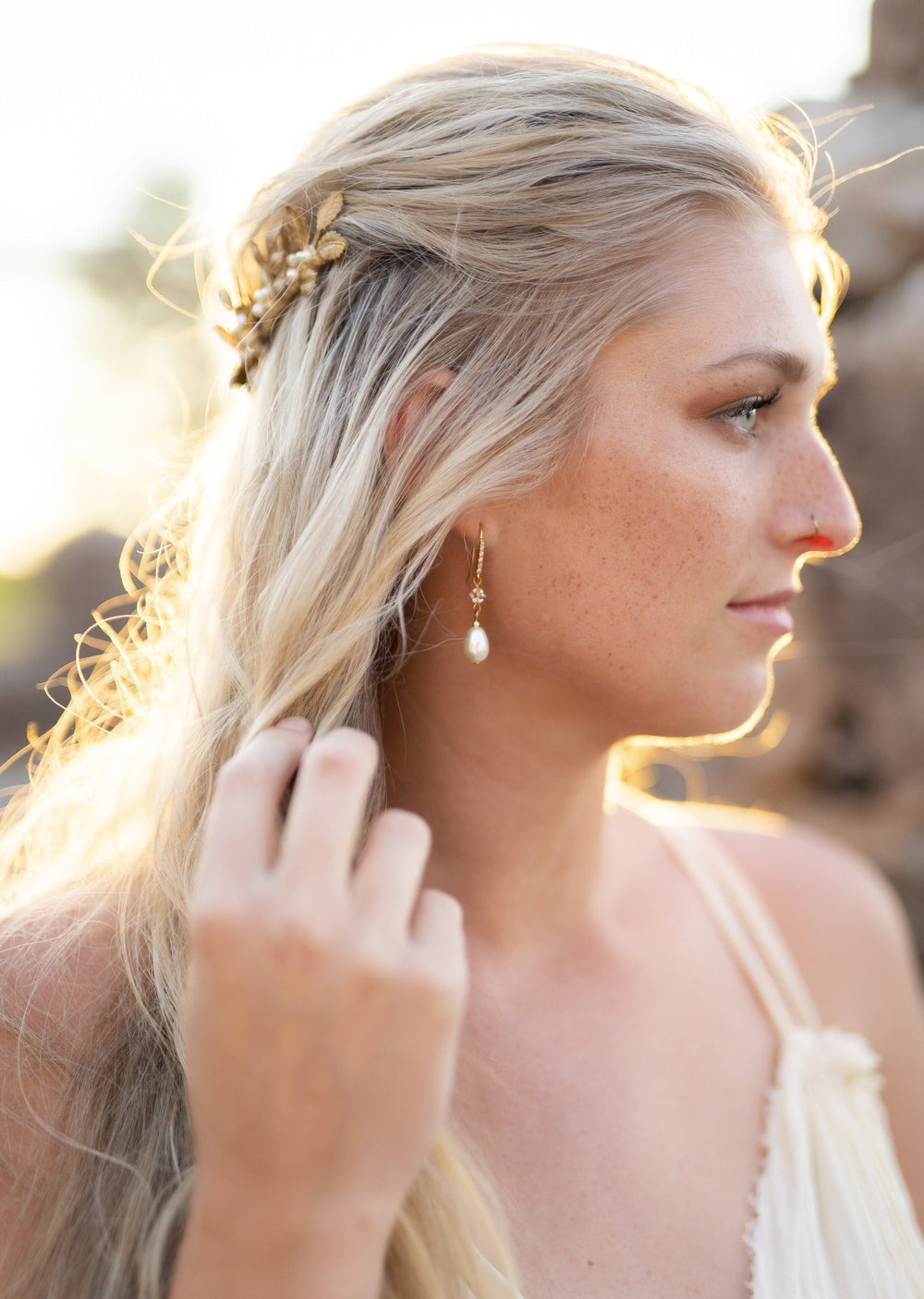 simple modern pearl drop wedding earring in gold