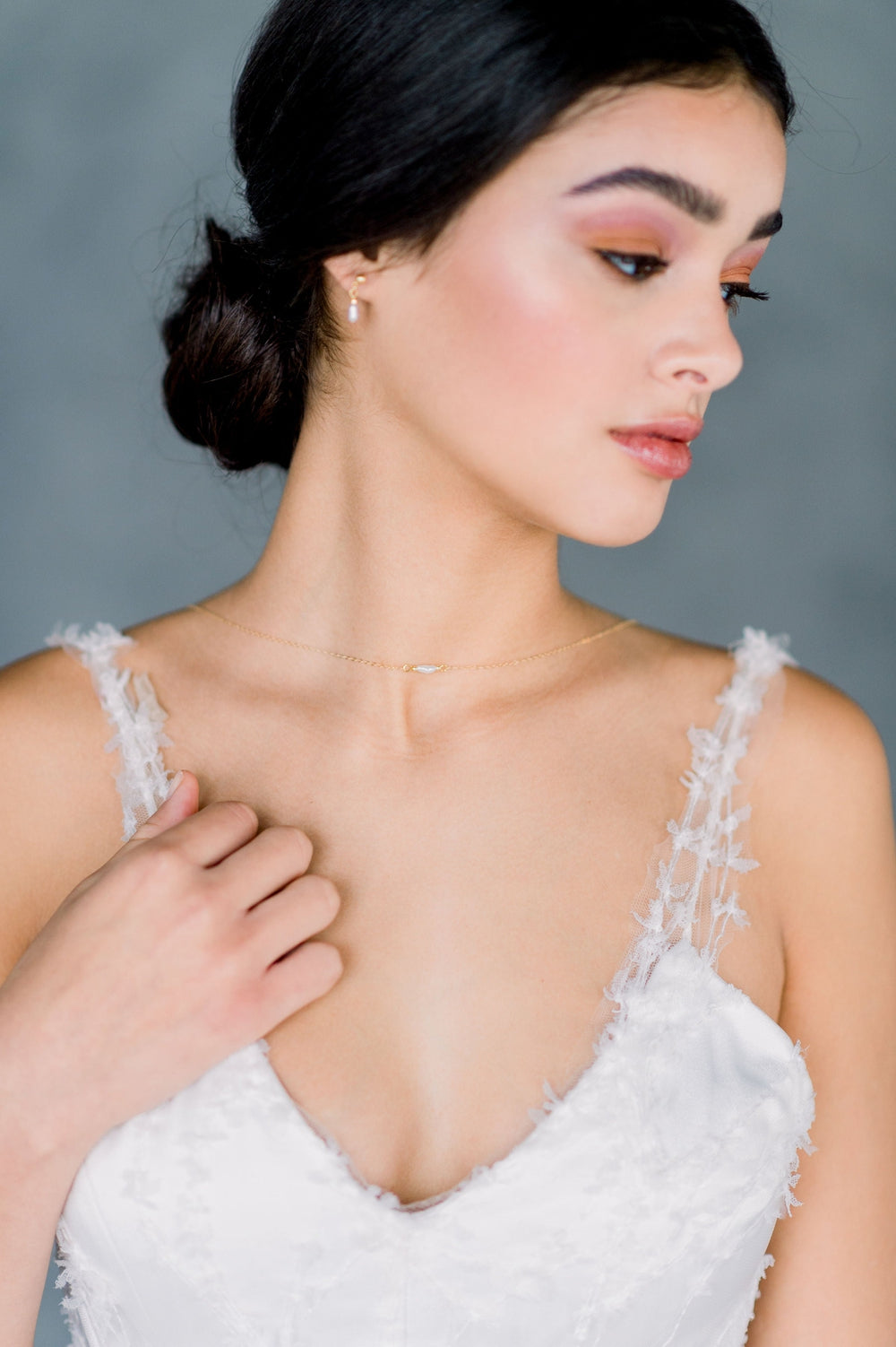 delicate simple pearl choker necklace for brides