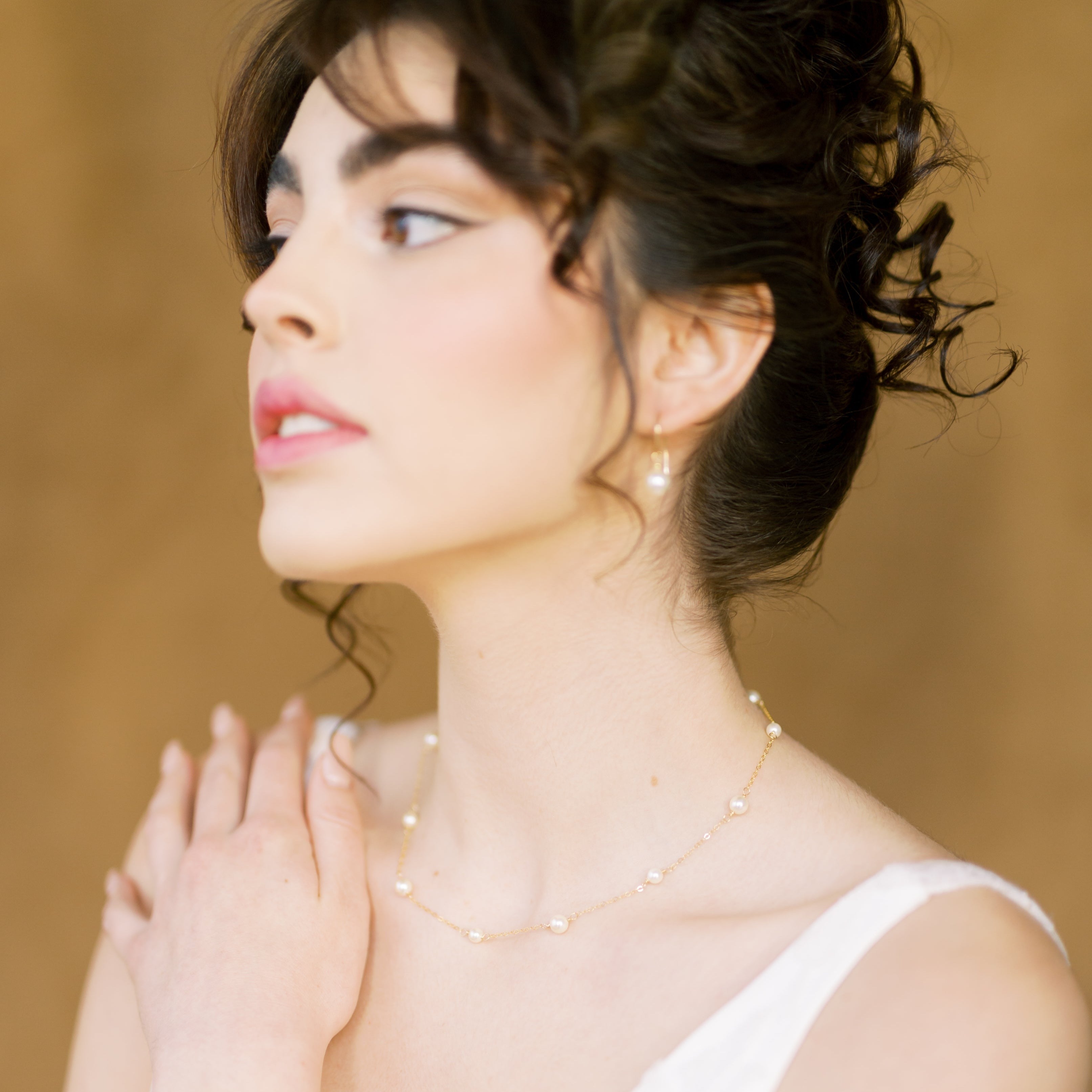 hand wired bridal pearl necklace of alternating sized glass pearls and delicate cable chain.  Close neck style with an extender chain and available in sterling silver, gold or rose gold filled finished with white, ivory, blush or iridescent pearls.. handamde in toronto ontario canada by blair nadeau bridal adornments